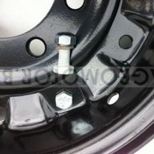 Болт стяжной с гайкой разборного колеса 2ПТС-4.5